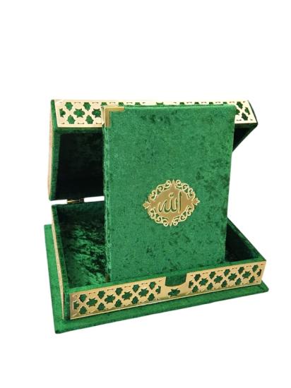 Kadife Kaplı Pleksi İşlemeli Sandıklı Hediyelik Kuranı Kerim Seti Yeşil